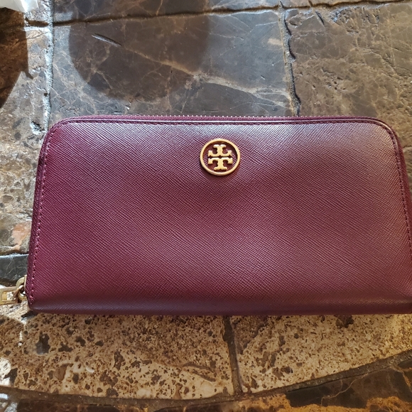Tory Burch wine zip around continental wallet with gold hardware - Picture 2 of 10